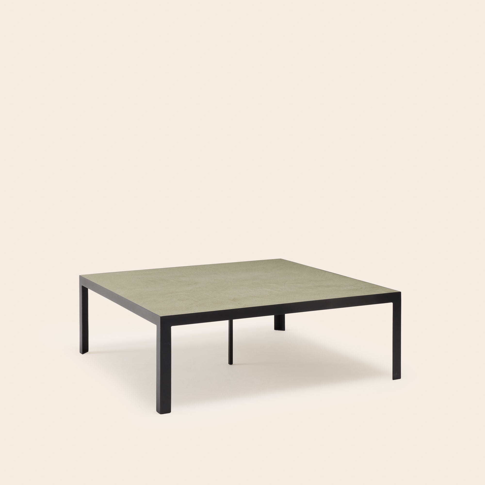 Table basse ORELIA argile verte et métal noir