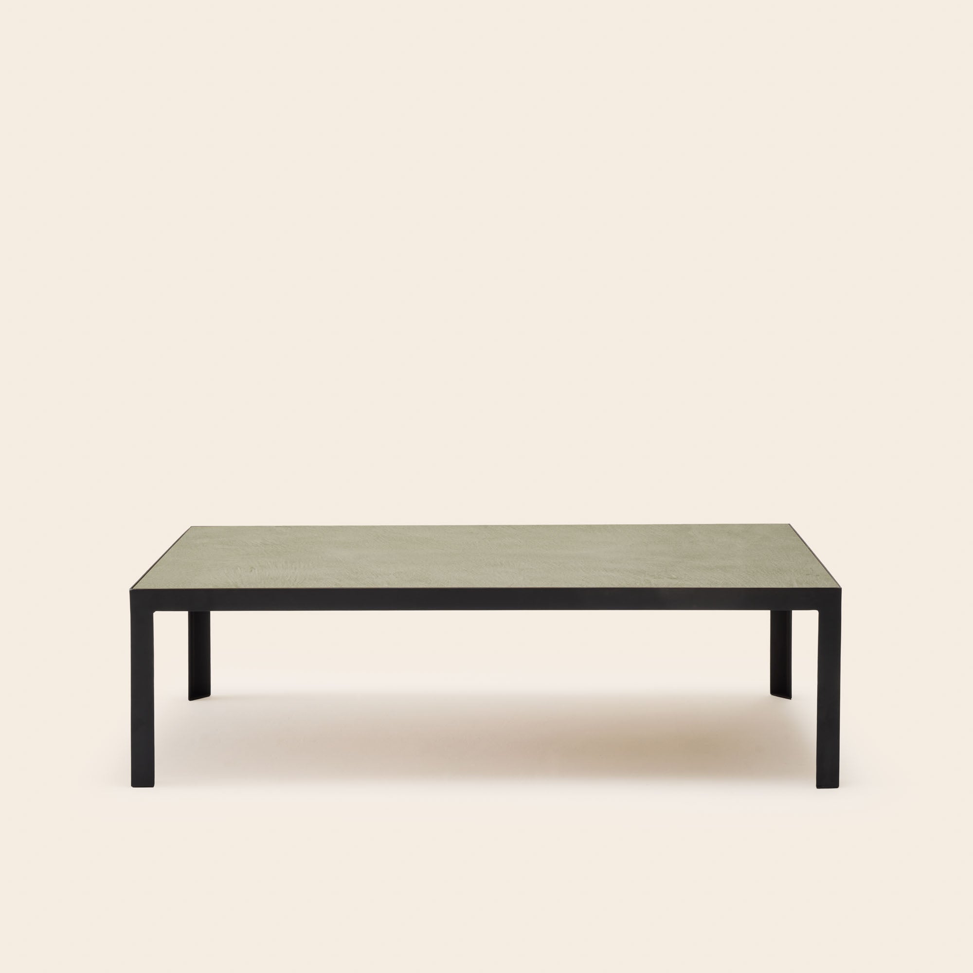 Table basse ORELIA argile verte et métal noir