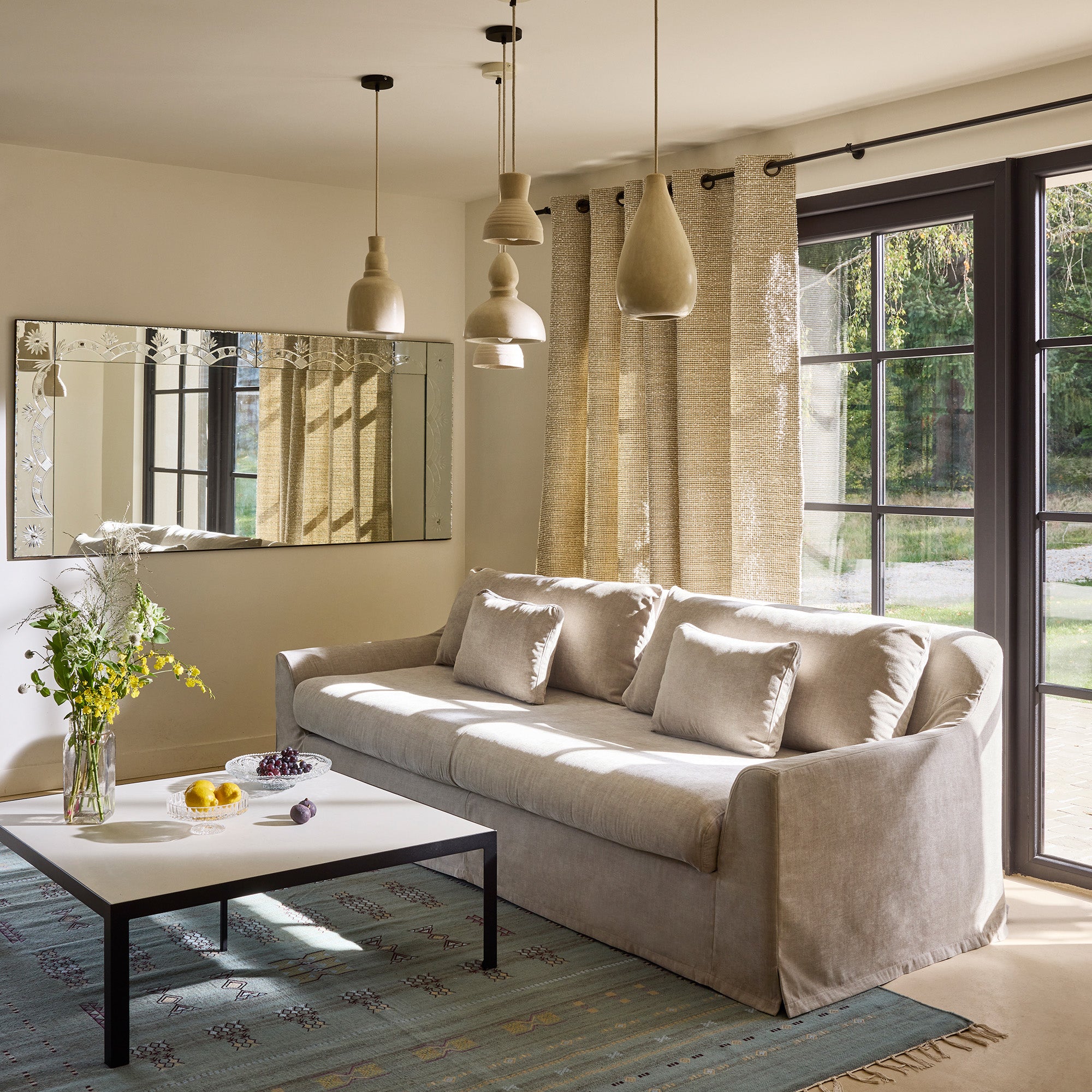 Table basse ORELIA blanc minéral et métal noir