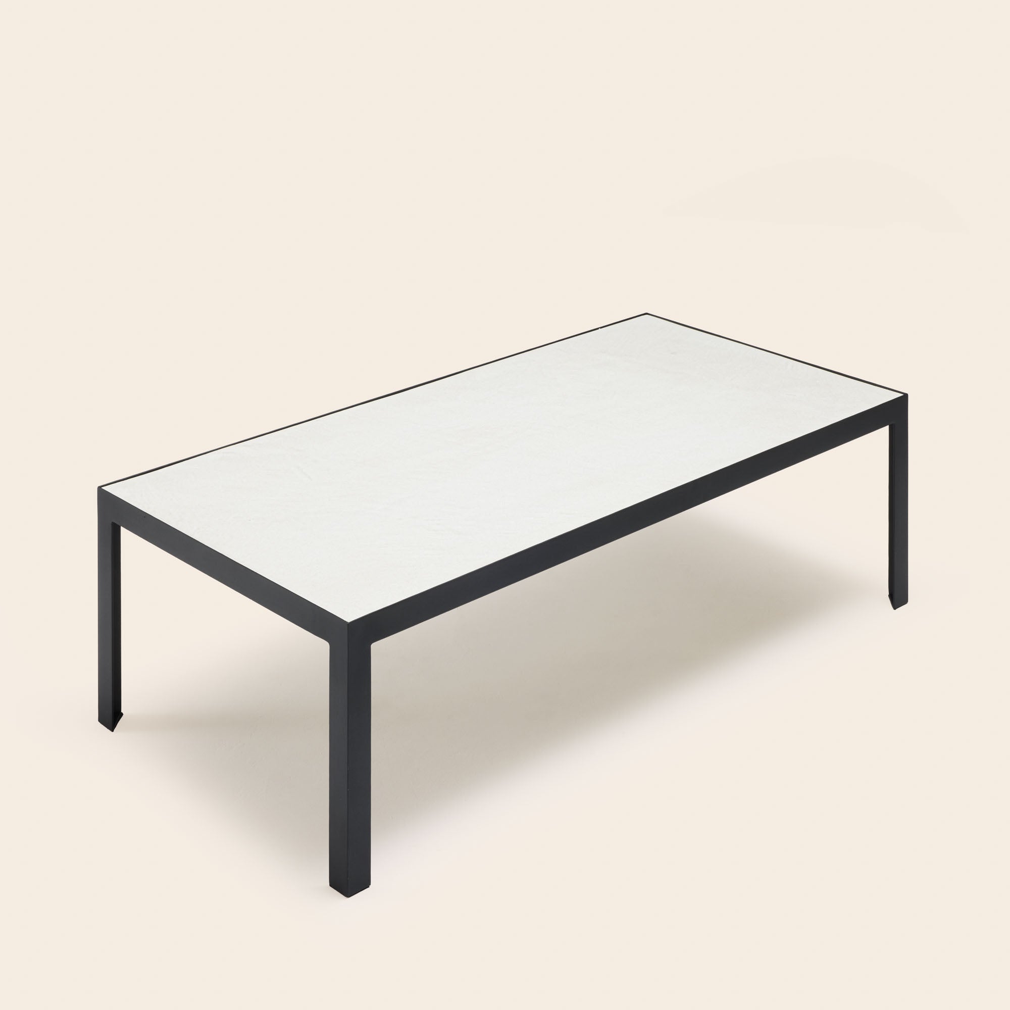 Table basse ORELIA blanc minéral et métal noir