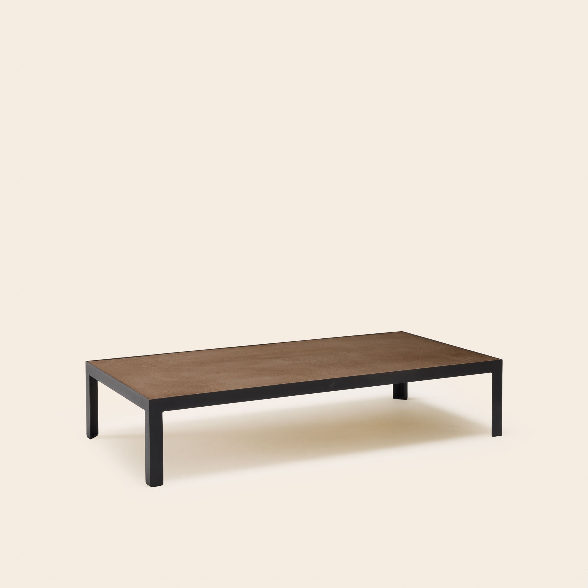 Table basse ORELIA 25cm terre brune et métal noir