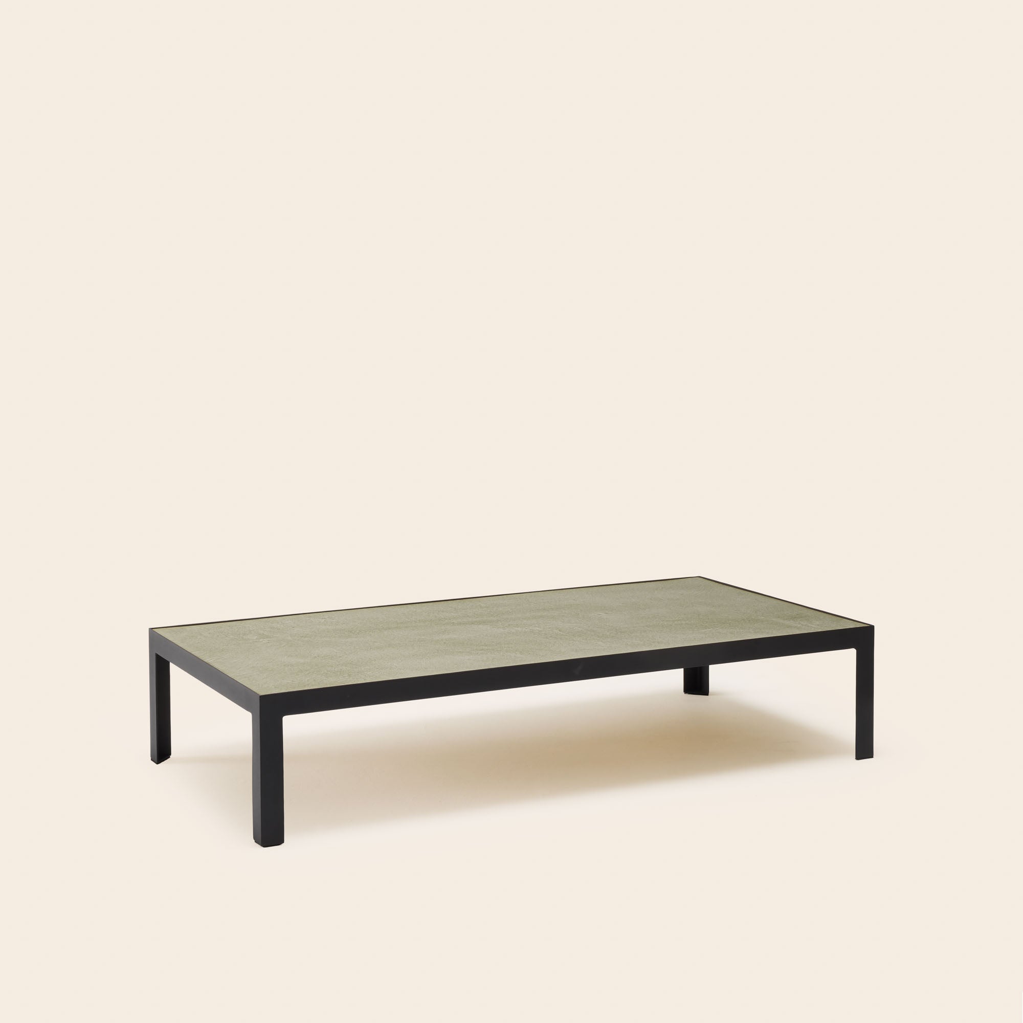 Table basse ORELIA 25cm argile verte et métal noir