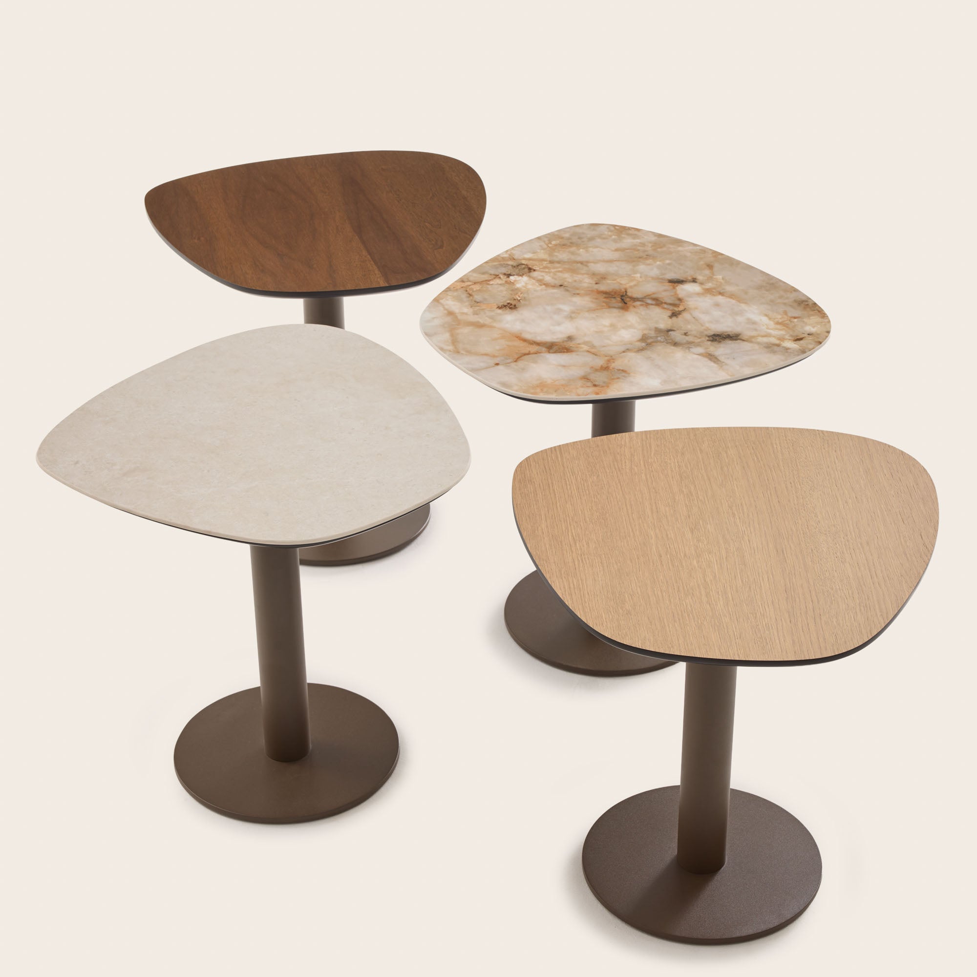 Table d'appoint ISMERIA effet travertin et bronze