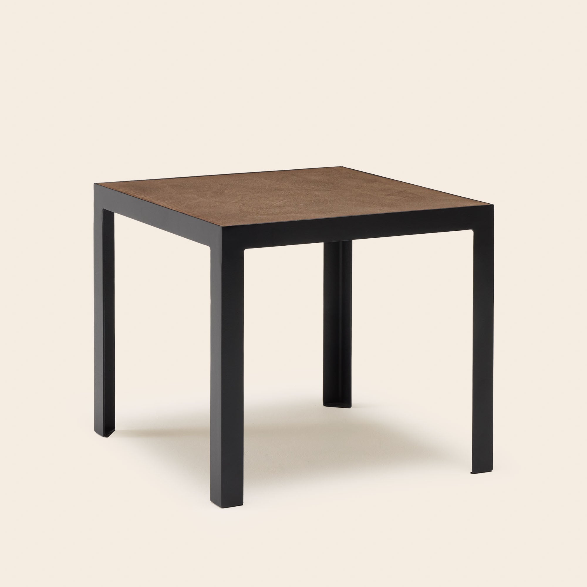 Table d'appoint ORELIA terre brune et métal noir