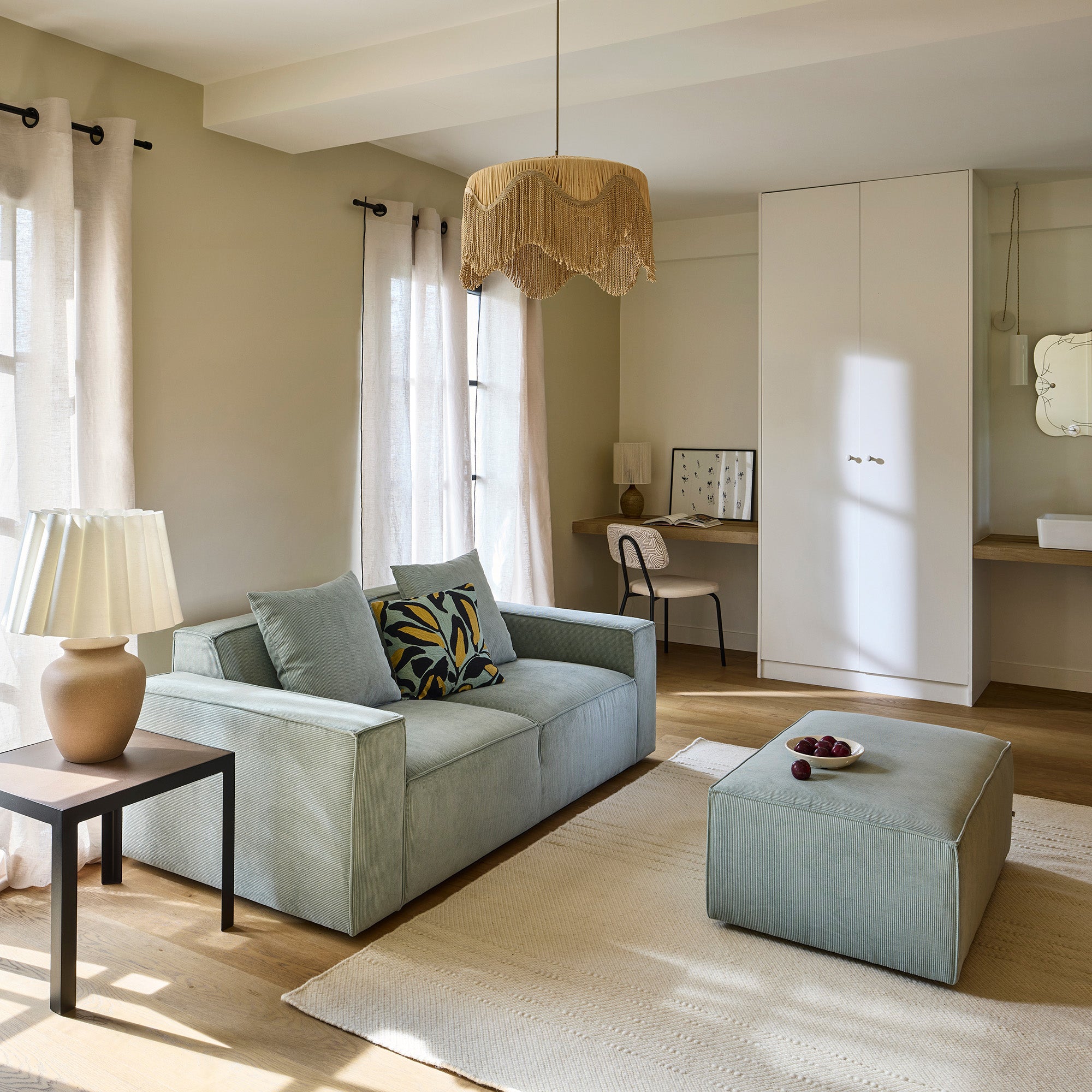 Table d'appoint ORELIA beige poudré et métal noir