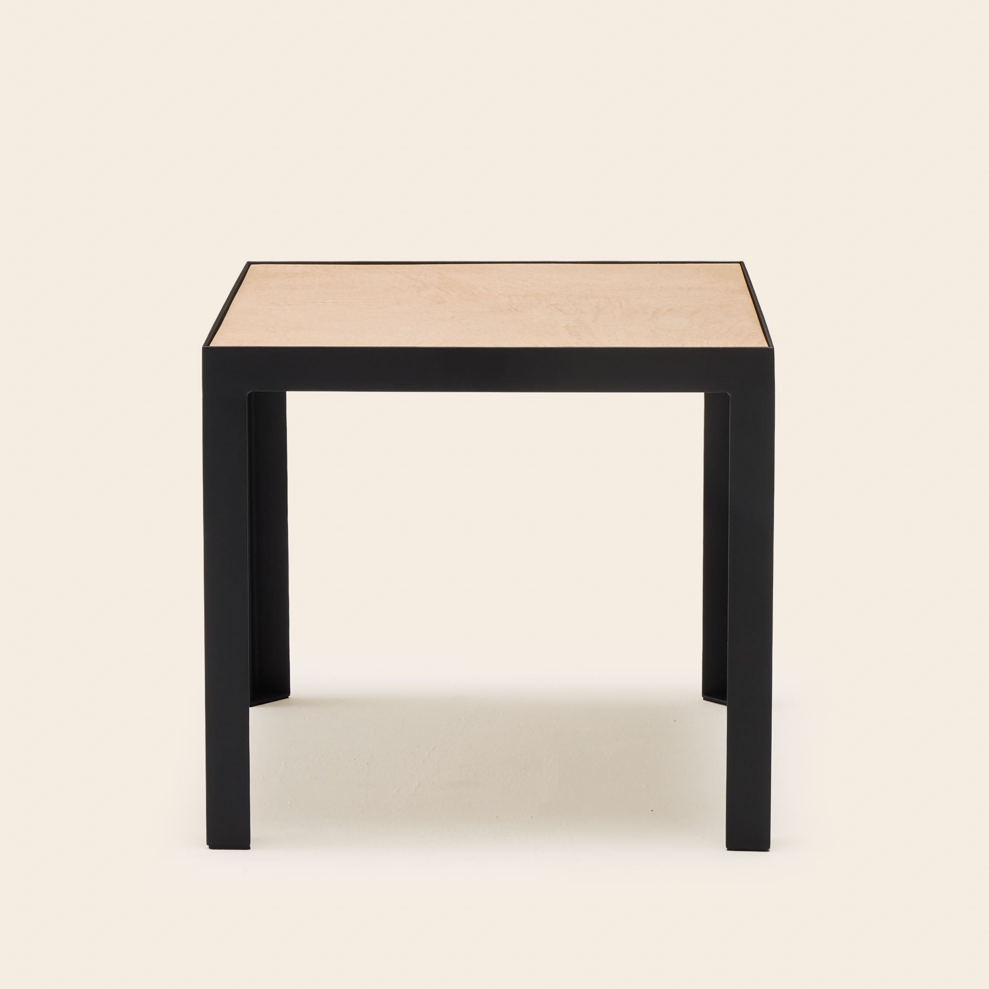 Table d'appoint ORELIA beige poudré et métal noir