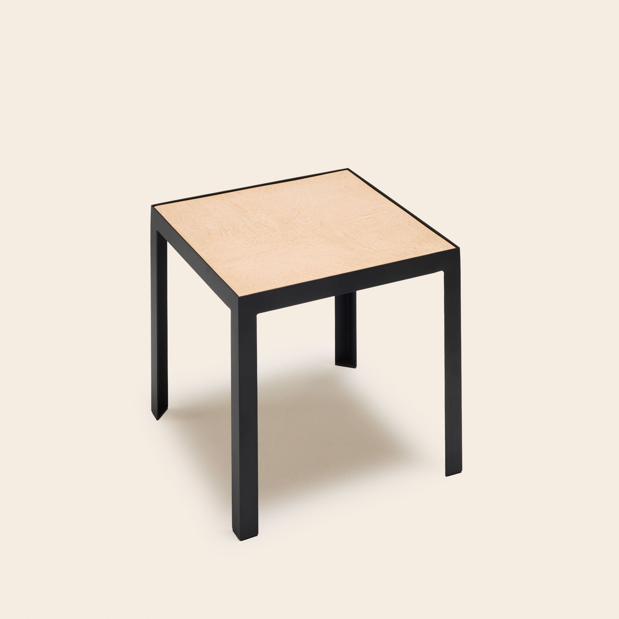 Table d'appoint ORELIA beige poudré et métal noir