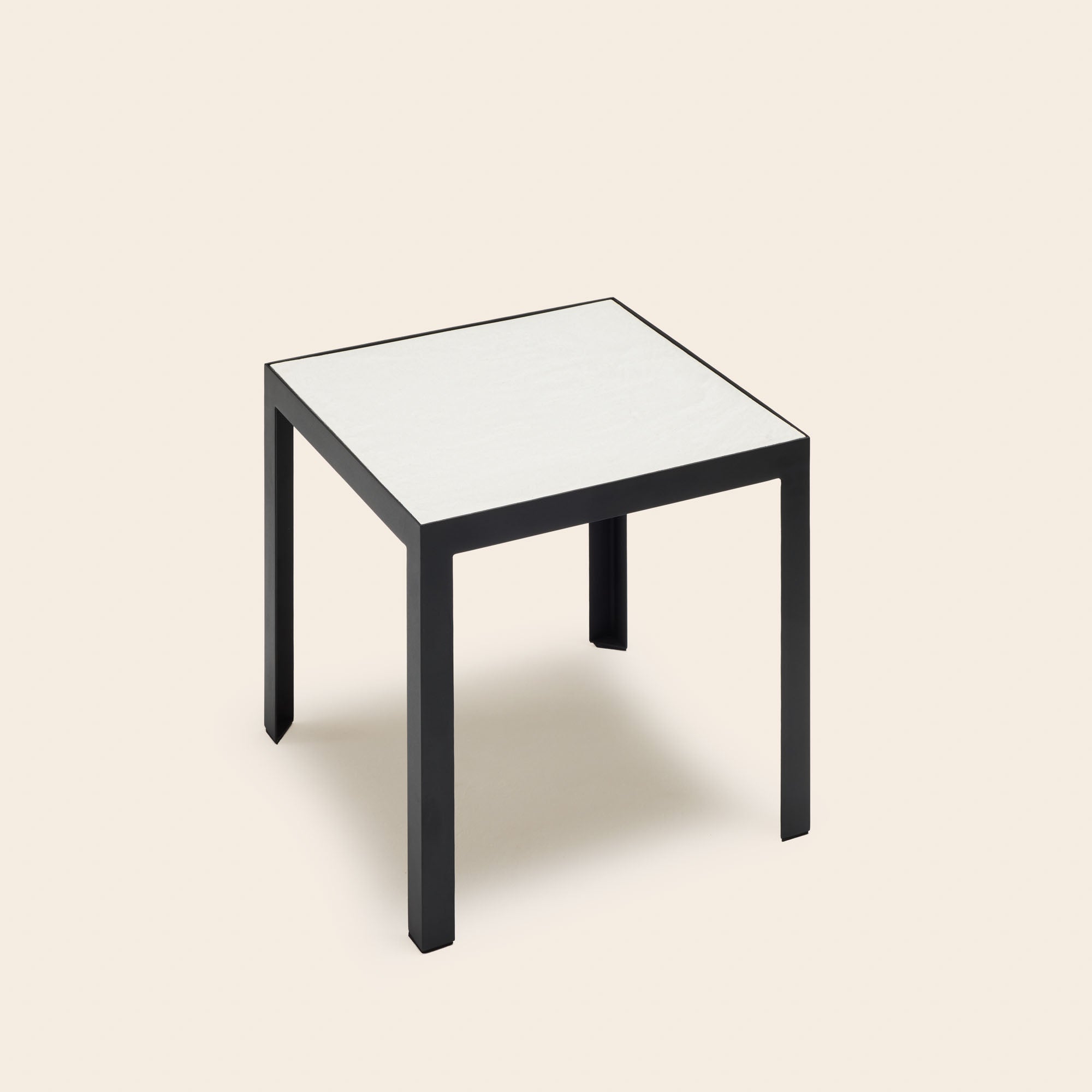 Table d'appoint ORELIA blanc minéral et métal noir