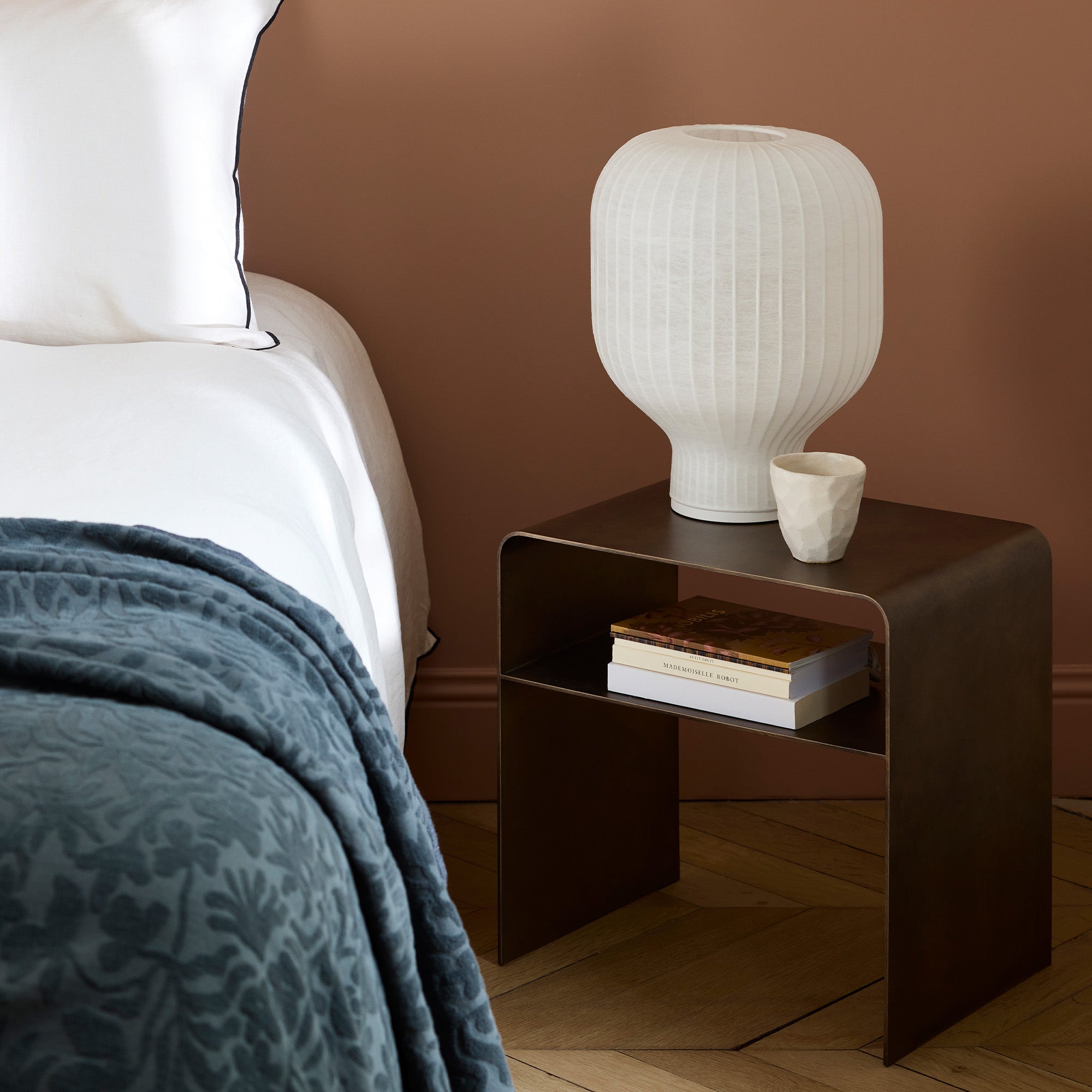 Table de chevet TALIKA laiton