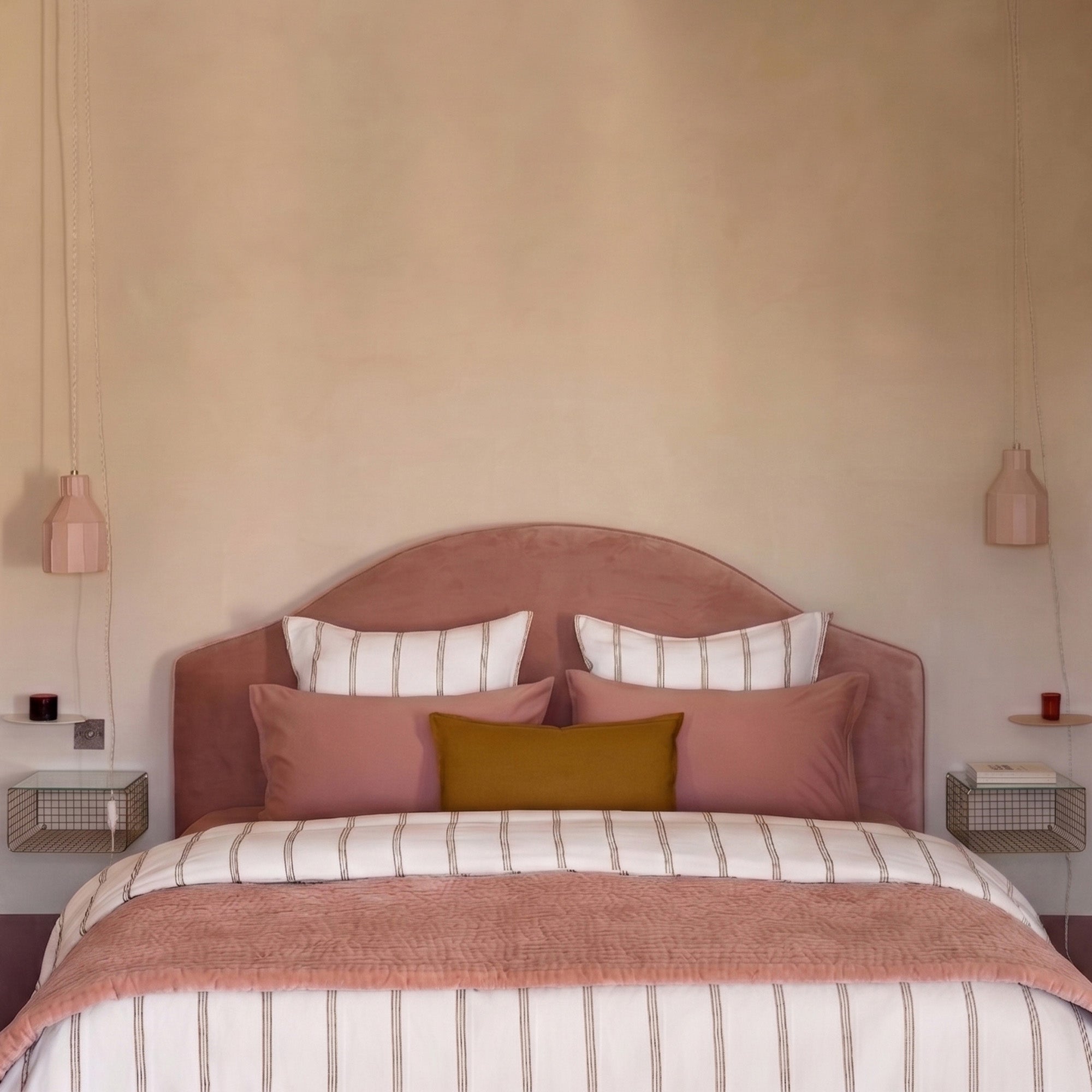 Tête de lit tapissée CEPHEE dalila pêche rosé