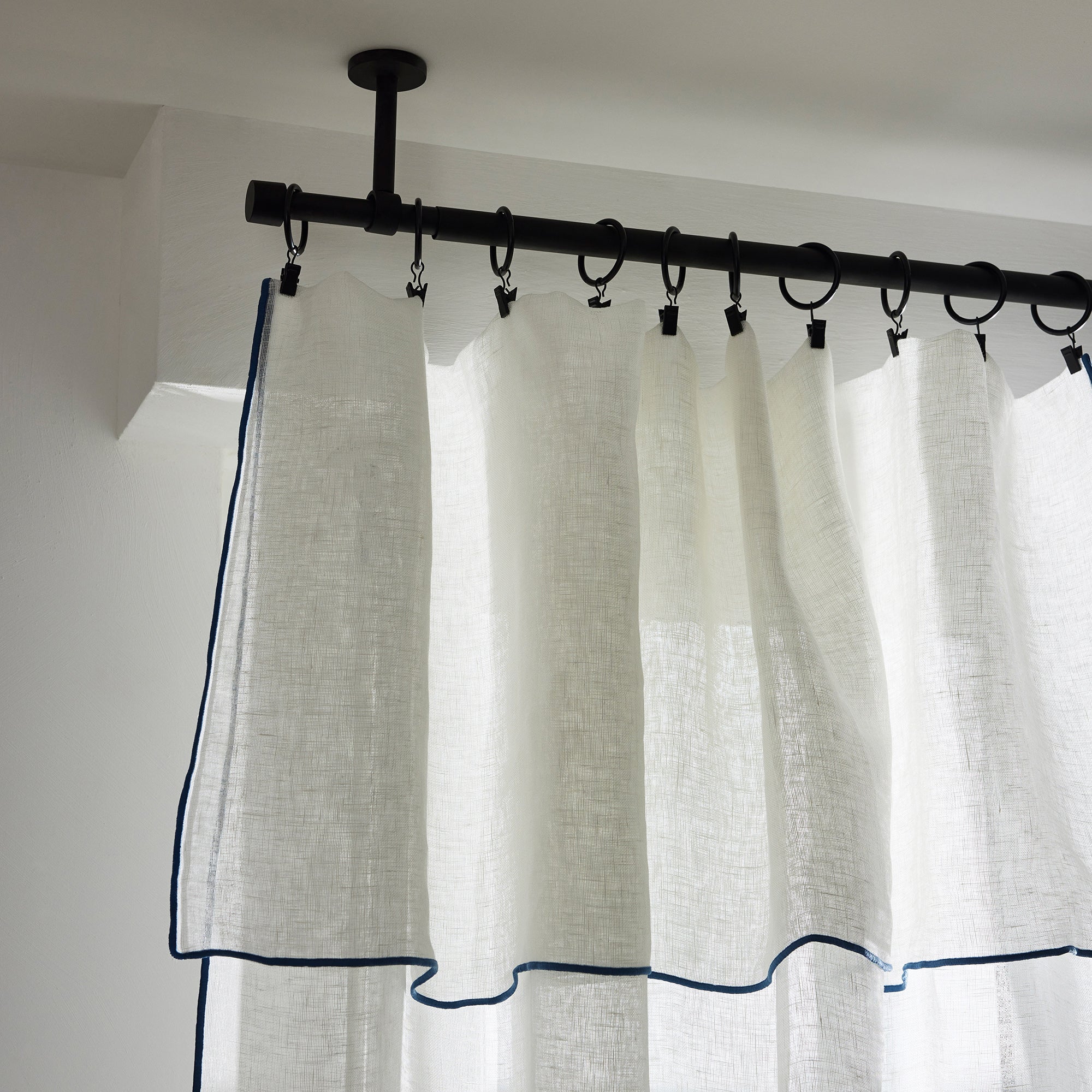 Habitat Paraiso filtrant la lumière panneau de rideau à œillets en faux lin à rayures métalliques 52 x 84 gris ivoire paire (EA1 Habitat Paraiso filtrant la lumière panneau de rideau à œillets en faux lin à rayures métalliques 52 x 84 gris ivoire paire (EA1