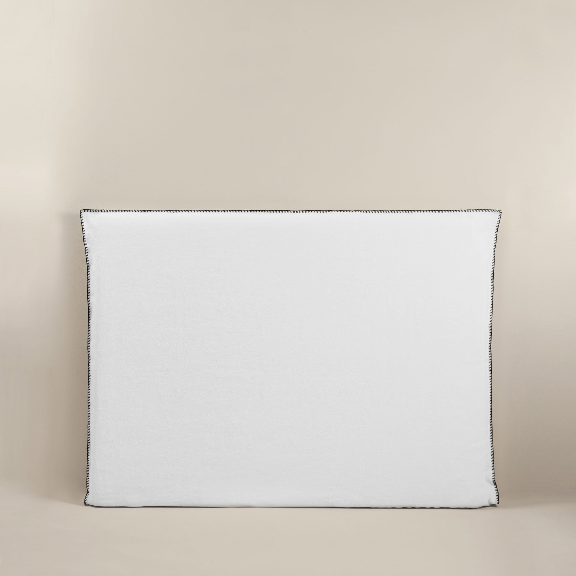 Housse de tête de lit NINO blanc minéral et feston noir