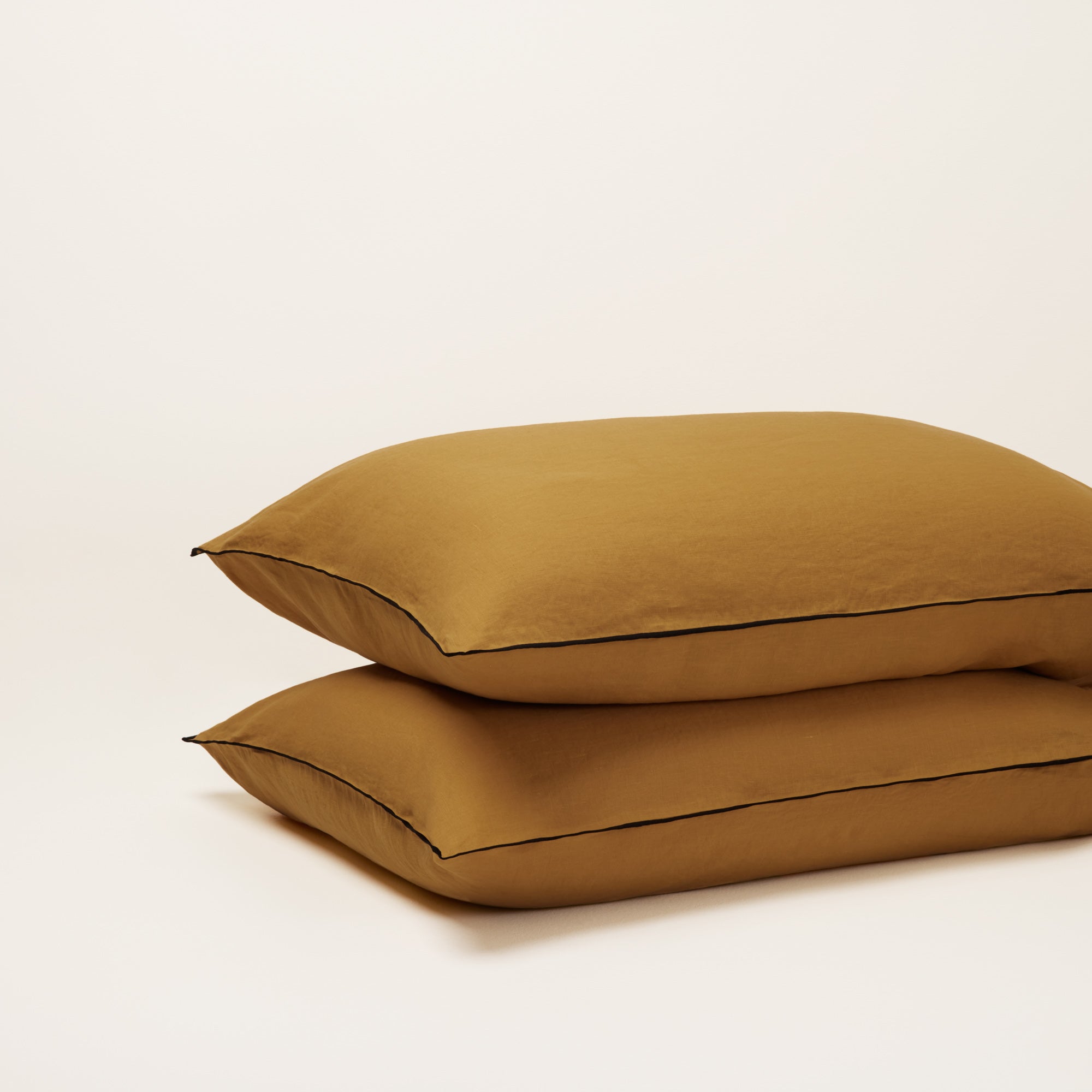 Lot de 2 taies d'oreiller CARLINA bronze et bourdon noir