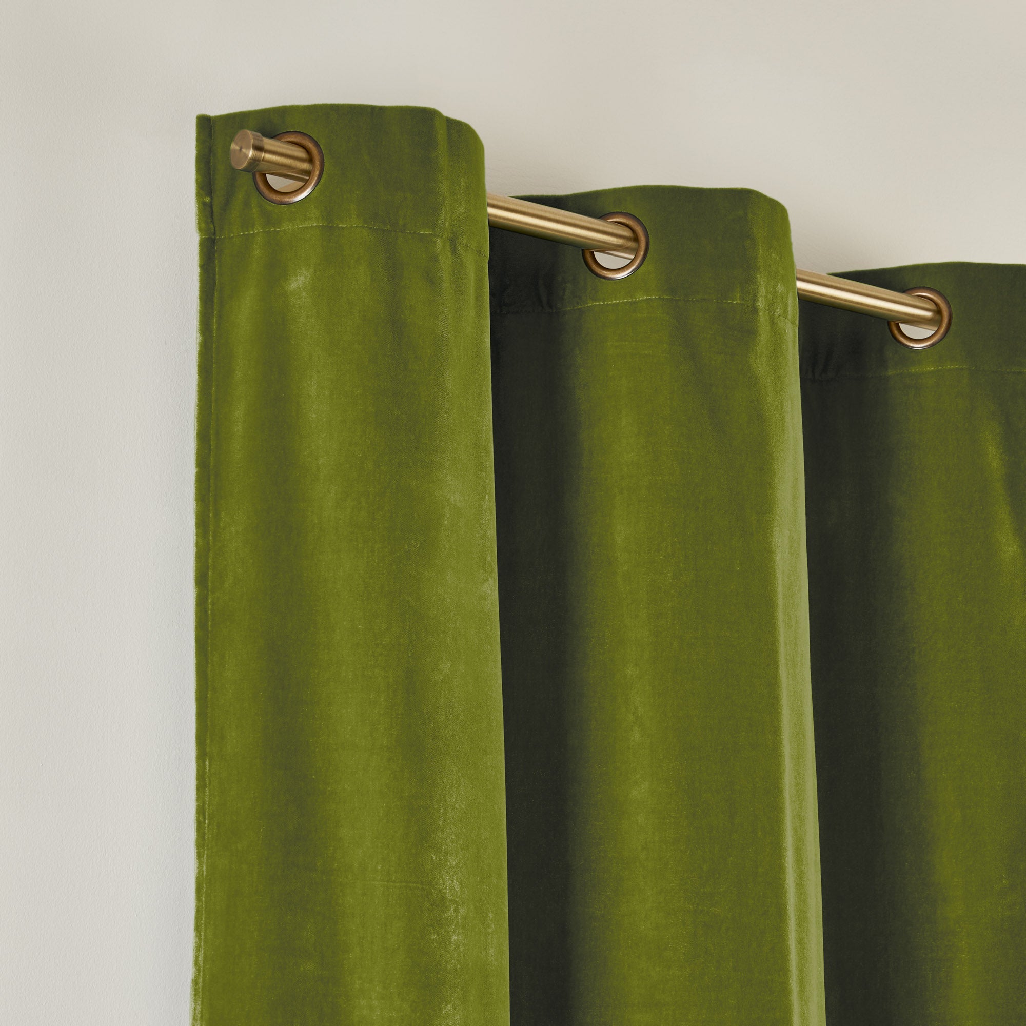 Rideau à oeillets dorés DARIO olivine